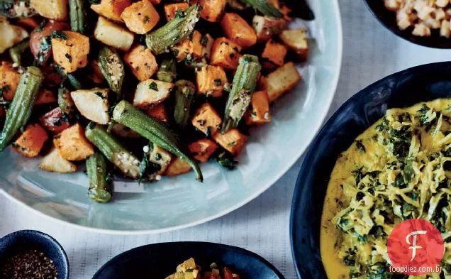 Batata-doce assada e salada de quiabo