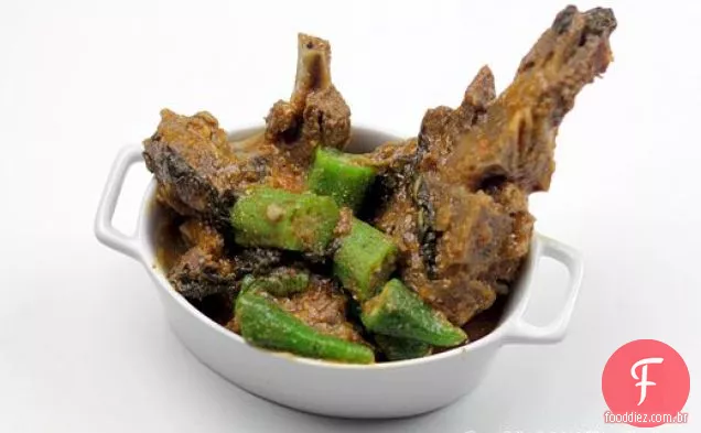 Curry Korma: carne de cabra com quiabo