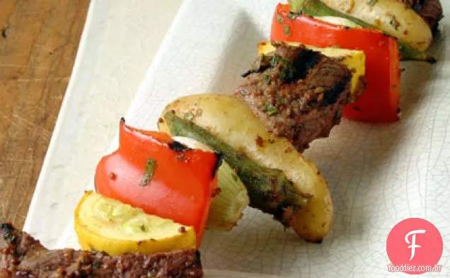Carne, quiabo e Kebabs de batata