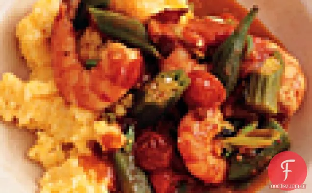 Camarão, quiabo e refogue o tomate em Nova Orleans