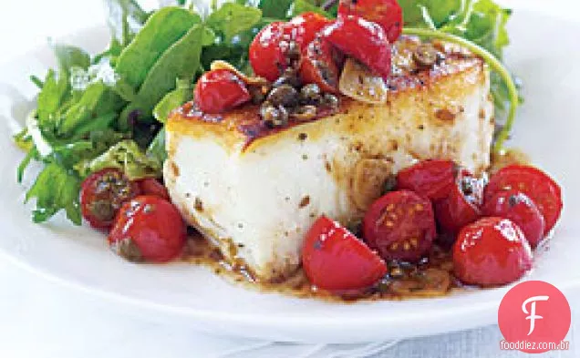 Halibut rápido assado com tomate e alcaparras