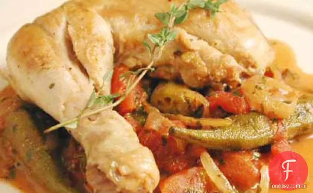 Frango cozido com quiabo e tomate
