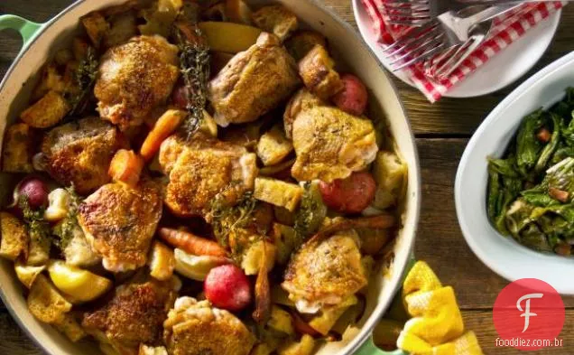 Coxas de frango crocantes com aroma de limão com batatas e cenouras para bebês
