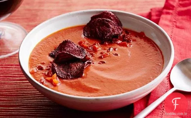 Sopa refrigerada de tomate e beterraba