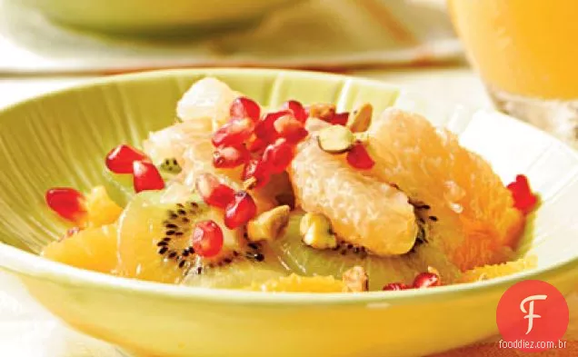Salada de citrinos e kiwis com sementes de romã e pistache