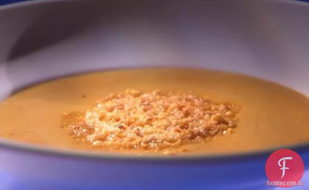 Sopa cremosa de abóbora com Avelã torrada Frico
