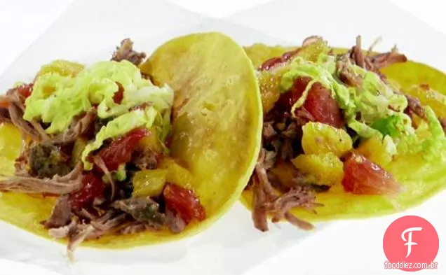 Tacos de porco puxados com Salsa Cítrica