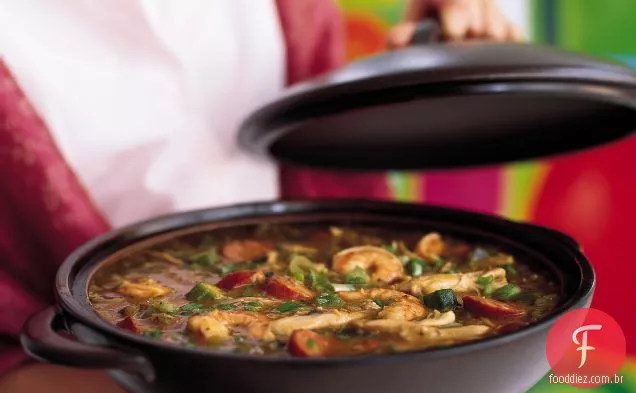 Frango, camarão e Andouille Gumbo