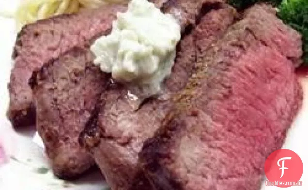 Kickin ' London Broil com manteiga de queijo Bleu