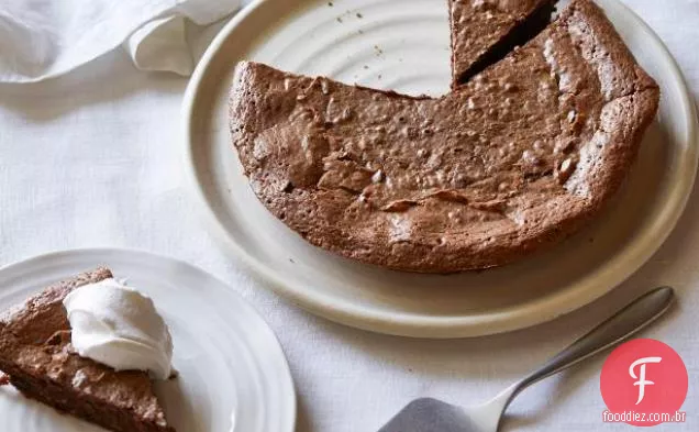 Torta de avelã e Chocolate Com Chantilly de baunilha