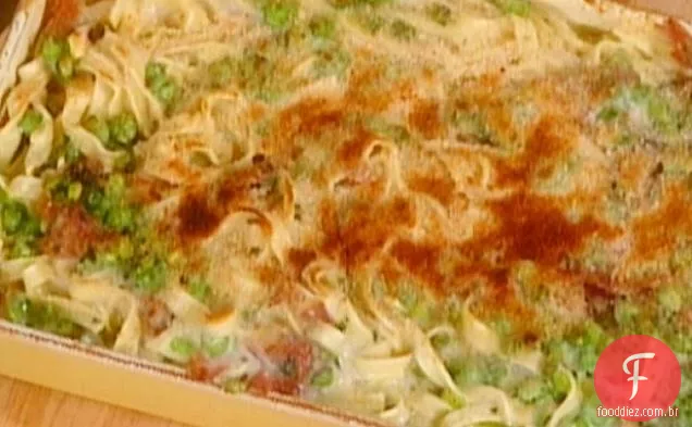 Tagliolini Gratinati con Piselli e Prosciutto: massa gratinada com ervilhas e Prosciutto