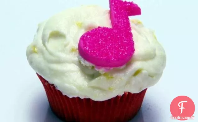 Cupcakes de laranja com cobertura de chantilly de abacaxi esmagado Laranja
