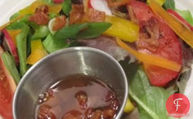 Salada de cunha Iceberg com molho de Bacon quente