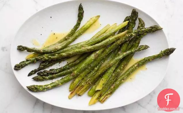 Espargos assados com vinagrete de limão