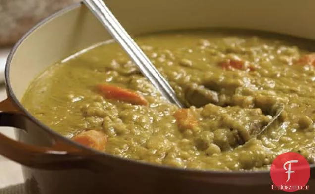 Sopa de ervilha, carne e cevada dividida