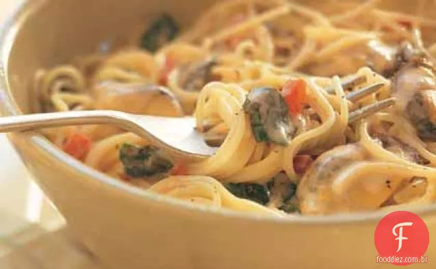 Macarrão com mexilhões e Monterey Jack