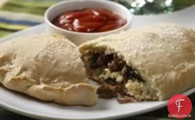 Salsicha, espinafre e ricota Calzone