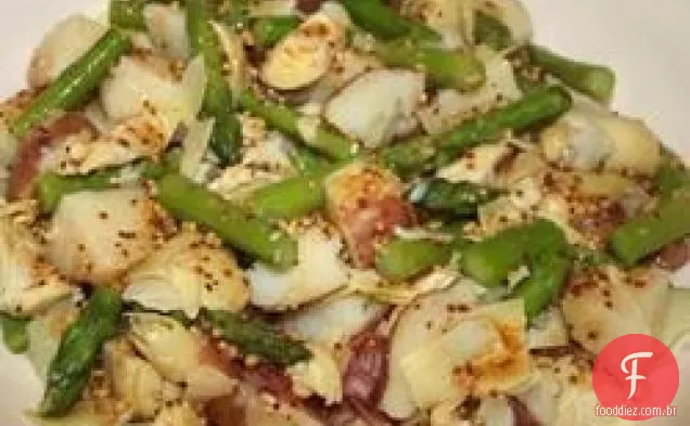 Salada de batata vermelha, aspargos e alcachofra
