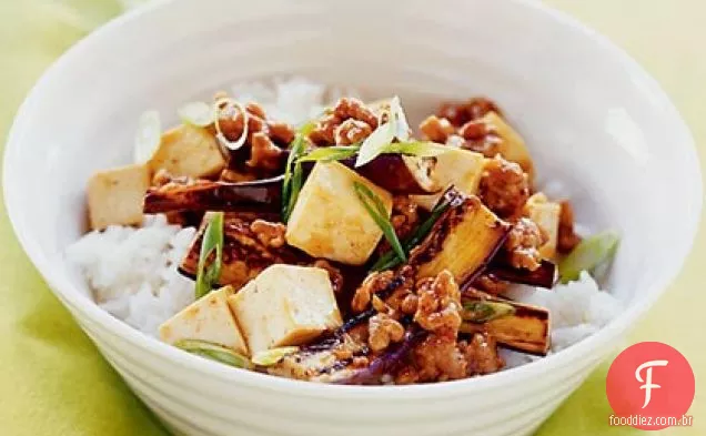 Berinjela picante, carne de porco e refogado de Tofu