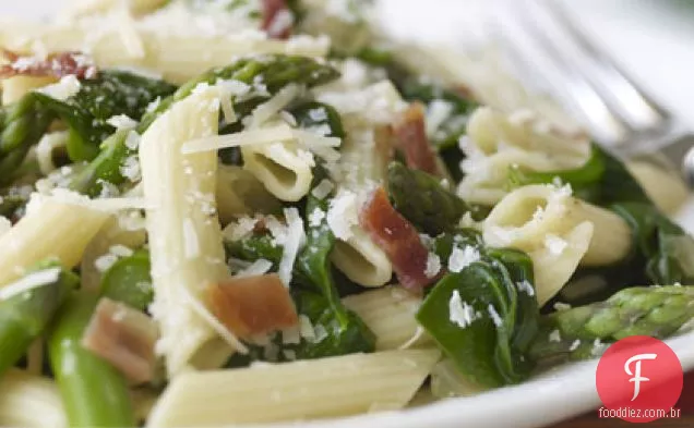 Penne com Espargos, Espinafre e Bacon