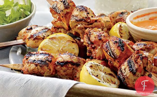 Kabobs de frango com leitelho e mel