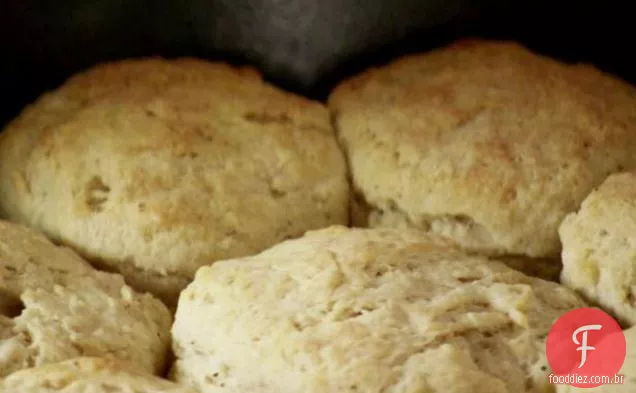 Biscoitos de pimenta preta e sálvia