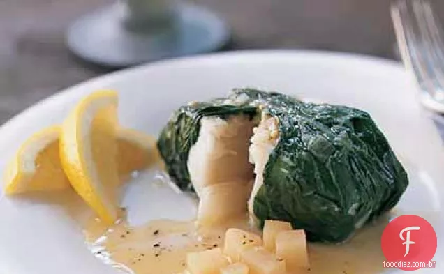 Alabote embrulhado em verduras
