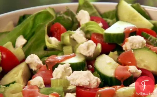 Salada verde com molho francês caseiro