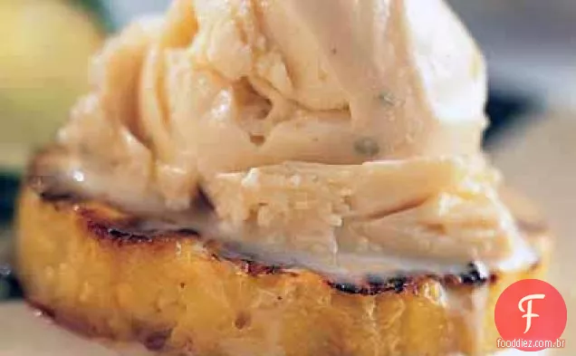 Sorvete de pimenta com abacaxi vitrificado com Rum