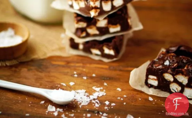 Chocolate salgado-manteiga de amendoim Marshmallow Squares