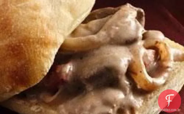 Sanduíche de bife e cogumelo