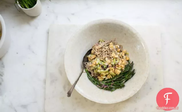 Receita De Salada De Macarrão De Amendoim Do Dia Preguiçoso