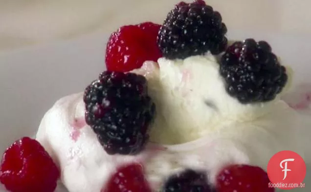 Pavlovas de limão com bagas