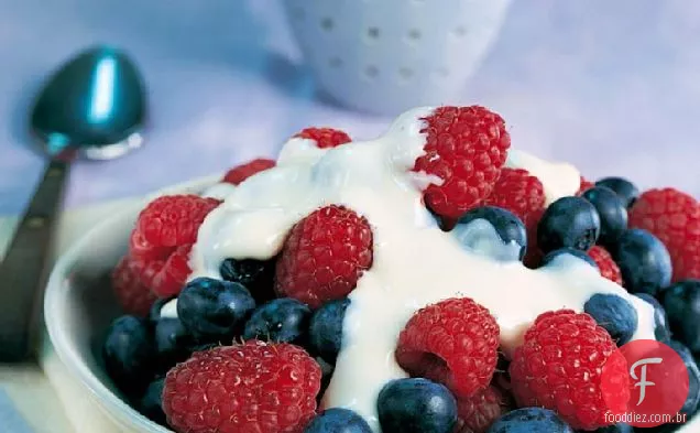 Bagas frescas com creme de bordo