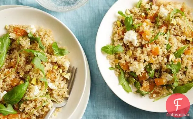 Salada de Quinoa com damascos, manjericão e pistache