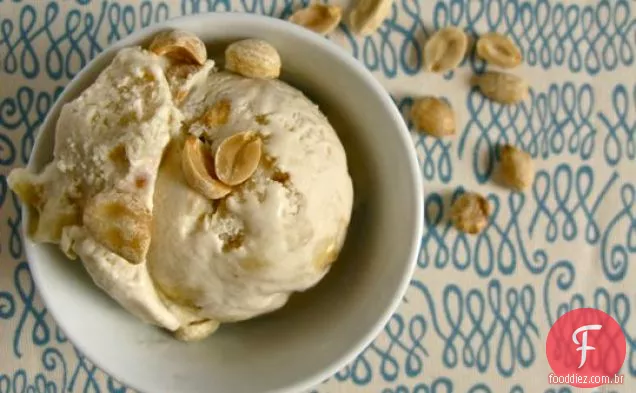 Sorvete De Manteiga De Amendoim Com Pedaços De Banana
