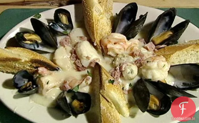 Mexilhões com molho de tomate anchova