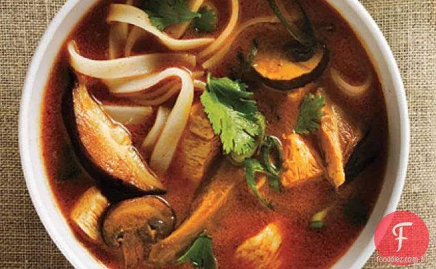 Coconut Red Curry Panela Quente com frango refogado e cogumelos