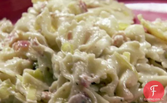 Macarrão com Pancetta e alho-poró