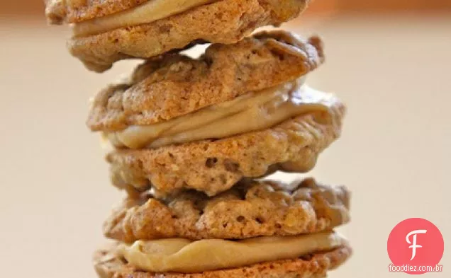 Biscoitos Sanduíche De Aveia Com Recheio Cremoso De Manteiga De Amendoim