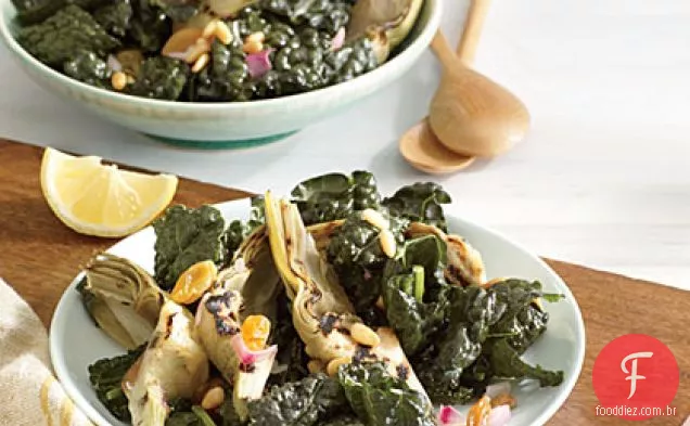 Salada de couve com alcachofras grelhadas