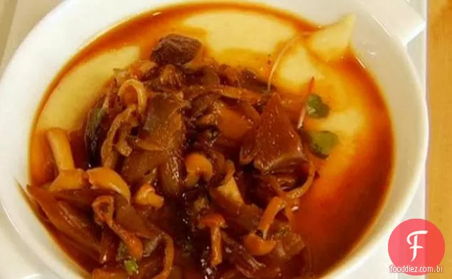 Polenta cremosa com fricassé de cogumelos trufados