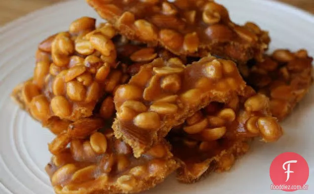 Crockpot amendoim (não quebradiço) doces