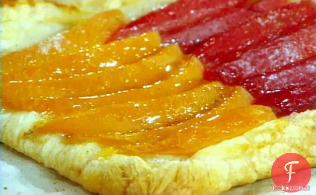 Tortas de massa folhada de ameixa e Damasco