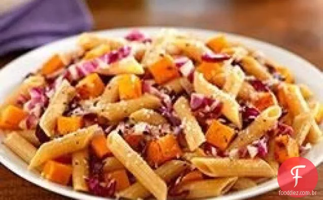 Penne de grão inteiro com Radicchio, abóbora e queijo Parmigiano-Reggiano