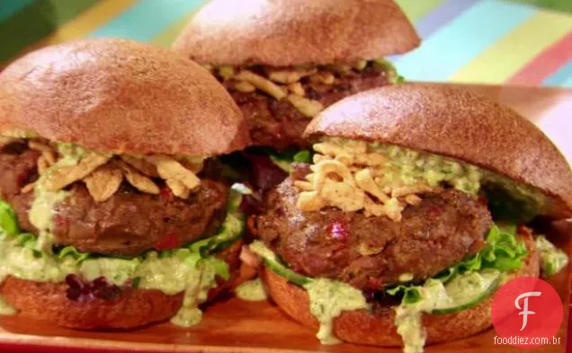 Hambúrgueres De Carne Com Especiarias De Curry Indiano Da Malásia