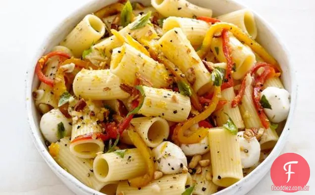 Salada De Macarrão Com Pimenta Assada