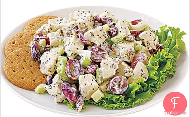Salada de frango com uvas e nozes