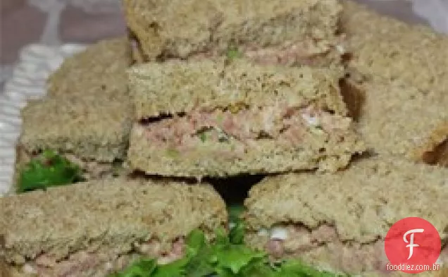 Propagação do sanduíche da salada do presunto e do ovo