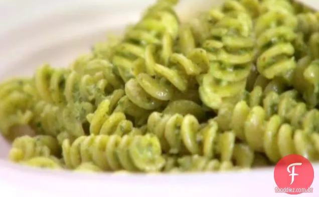 Fusilli com pesto picante